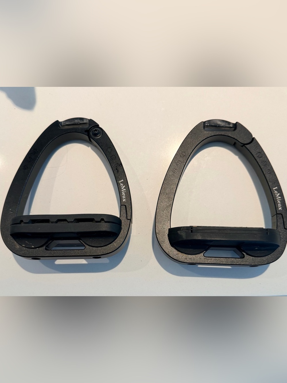 Lemieux Junior Vector Balance Stirrup Black